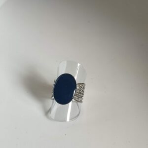 Bague ajustable striée bleu marine acier inoxydable de face