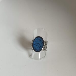 Bague ajustable striée bleu nuit acier inoxydable de face