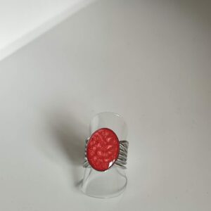 Bague ajustable striée rouge anglais acier inoxydable de face