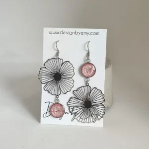 Boucle d&rsquo;oreille Ladouce dépareillées fleur rose nacrée